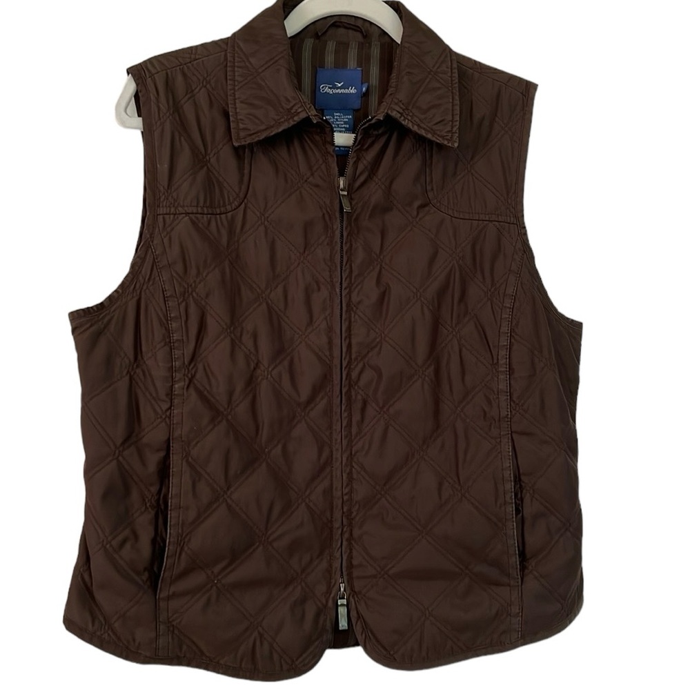 FACONNABLE quilted vest. Perfect cond. Double zips H2O resistant. Like new.